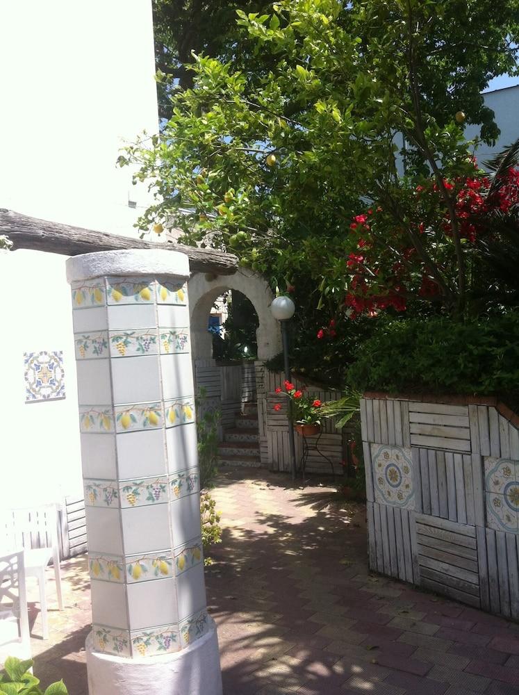 Piccolo Tirreno Hotel Residence Procida Exteriör bild